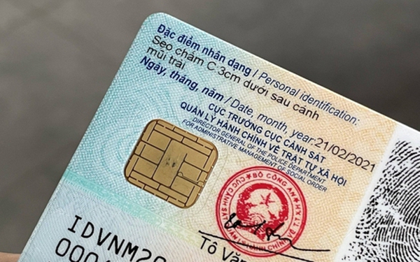 In which case when changing from ID card to CCCD with chip, the number remains the same?