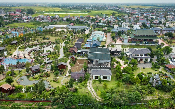 Close-up of illegal 4-hectare resort about to be demolished in Hai Phong