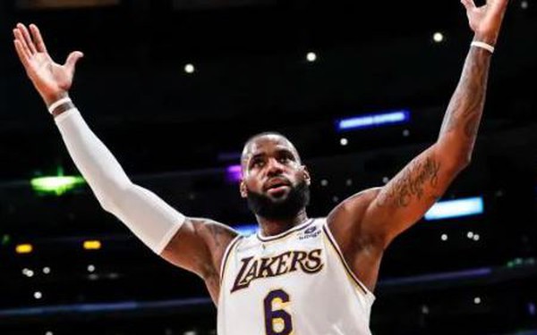The first money lesson of LeBron James – basketball star just became a billionaire
