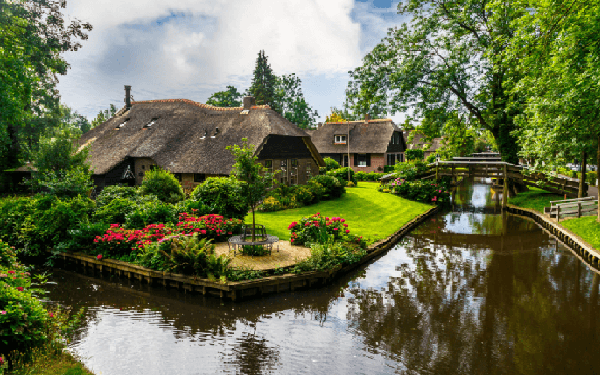 Tháng 6 này, hãy khám phá vẻ đẹp của ngôi làng đẹp nhất Hà Lan ...