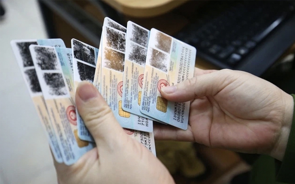 Pay 100 thousand to take photo of ID card, CCCD