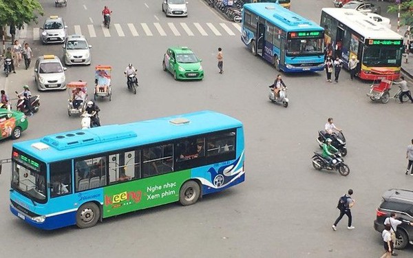 Xe buýt Hà Nội được hoạt động 100% công suất từ 15/7. Ảnh: Anh Trọng