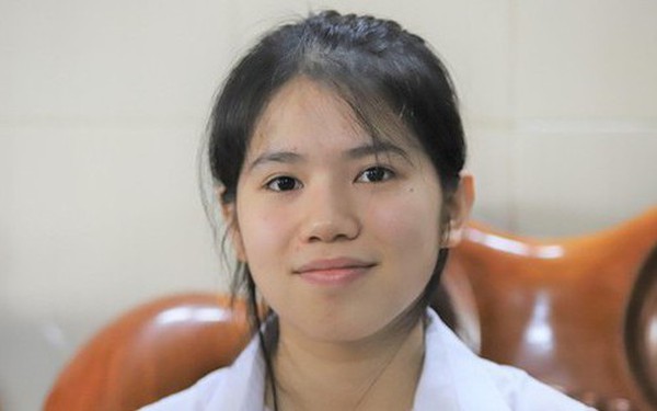 Em Nguyễn Thị Khánh Linh đạt thủ khoa khối A1 ở Hà Tĩnh năm 2022.