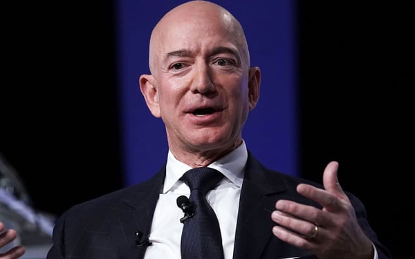 Jeff Bezos: ‘Nghĩ về những điều làm bạn hối tiếc ở tuổi 80, đó sẽ là những thứ mà bạn không dám làm!’ - Ảnh 1