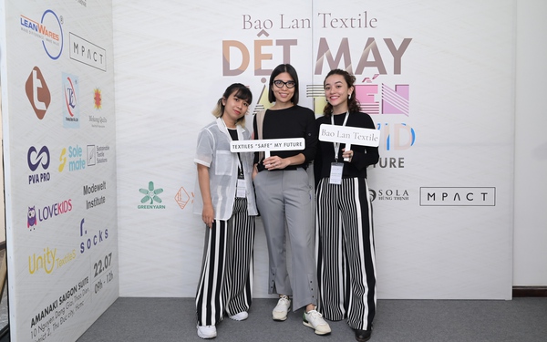 Kara Nguyễn (giữa) - Founder kiêm Tổng Giám đốc MPACT Studio Kara Nguyễn (giữa) - Founder kiêm Tổng Giám đốc MPACT Studio