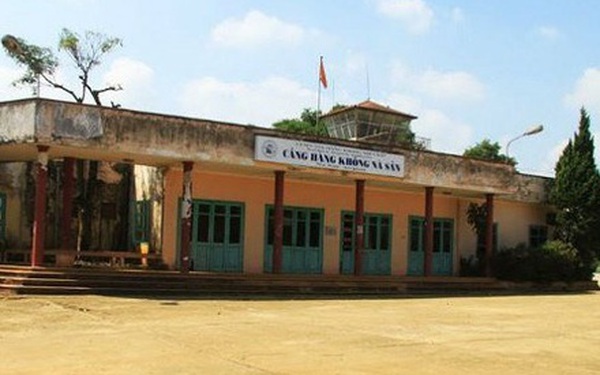 Cảng hàng không Nà Sản xuống cấp, phải đóng cửa từ năm 2004 - Nguồn: Bộ GTVT Cảng hàng không Nà Sản xuống cấp, phải đóng cửa từ năm 2004 - Nguồn: Bộ GTVT