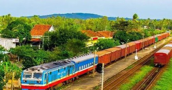 Đường sắt là một trong những phương tiện giao thông công cộng phổ biến nhất ở Việt Nam và trên thế giới. Hãy xem hình ảnh để khám phá các tuyến đường sắt tuyệt đẹp và hiểu thêm về lịch trình hành trình nhé!