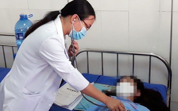Một bệnh nhân mắc sốt xuất huyết nặng điều trị tại Trung tâm Y tế huyện Trảng Bom, Đồng Nai (Ảnh: A LỘC)