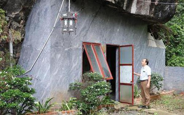 Phòng nghỉ trong hang, thực chất là một hõm núi được xây quây kín lại. Ảnh: Đức Phương/TTXVN Phòng nghỉ trong hang, thực chất là một hõm núi được xây quây kín lại. Ảnh: Đức Phương/TTXVN