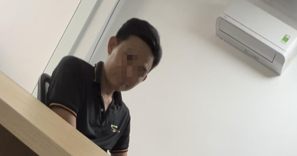 Ông Th. - tự xưng giám đốc chi nhánh GreenCert (quận Tân Bình, TP.HCM) - trao đổi khi gặp phóng viên báo Tuổi Trẻ tại chi nhánh công ty - Ảnh: THẢO THƯƠNG Ông Th. - tự xưng giám đốc chi nhánh GreenCert (quận Tân Bình, TP.HCM) - trao đổi khi gặp phóng viên báo Tuổi Trẻ tại chi nhánh công ty - Ảnh: THẢO THƯƠNG