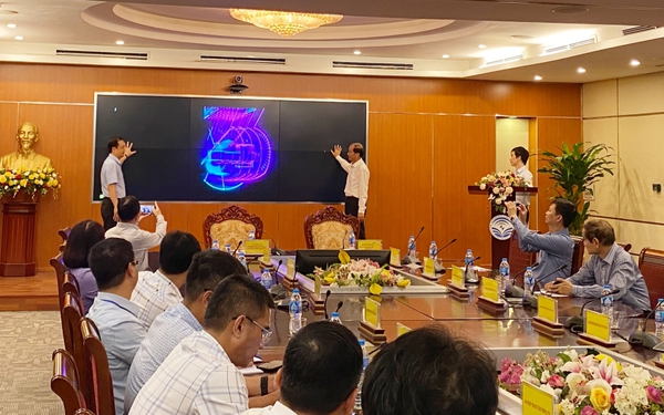 Buổi họp báo công bố giải thưởng Sản phẩm Công nghệ số Make in Viet Nam năm 2022 (Ảnh minh họa)
Buổi họp báo công bố giải thưởng Sản phẩm Công nghệ số Make in Viet Nam năm 2022 (Ảnh minh họa)