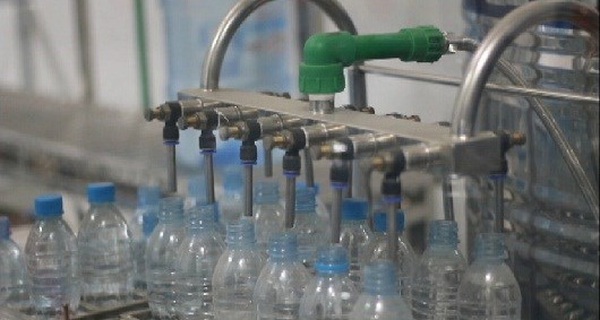 Uống nước máy, trả giá nước khoáng - người tiêu dùng bị lừa đến bao giờ?