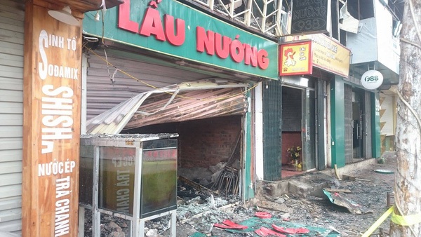 Cháy lớn phố Nguyễn Khang, 6 căn nhà chìm trong biển lửa