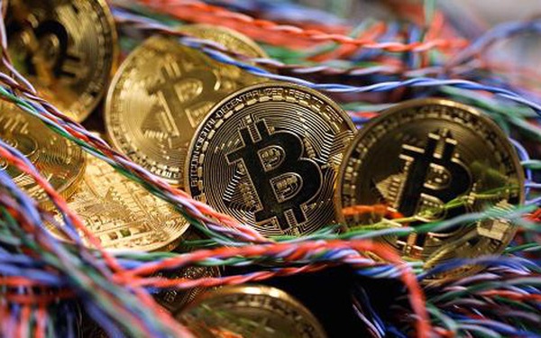 Gi&#225; bitcoin vừa &#39;rơi&#39; 600 USD trong đ&#250;ng 5 ph&#250;t chỉ v&#236; một tuy&#234;n bố
