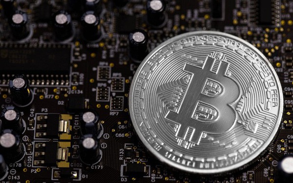 Bitcoin c&#225;n mốc 7.000 USD, c&#243; phải bong b&#243;ng tiền số sắp vỡ tung?