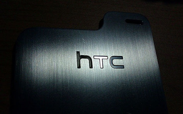 Kh&#244;ng thể chống đỡ nổi với Samsung v&#224; Apple, HTC sắp b&#225;n m&#236;nh cho Google?
