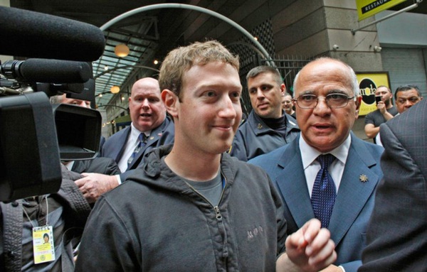 Nhiều cổ đ&#244;ng Facebook k&#234;u gọi c&#244;ng ty thay thế CEO Mark Zuckerberg bằng một hội đồng quản trị “độc lập”