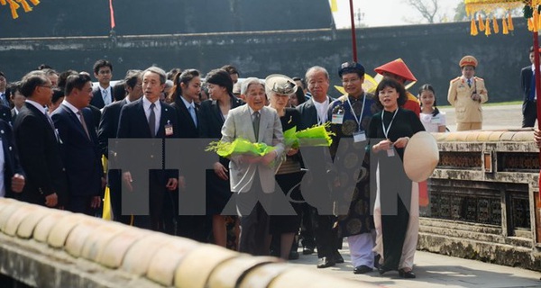 Nhật ho&#224;ng Akihito v&#224; Ho&#224;ng hậu Michiko đến thăm Cố đ&#244; Huế