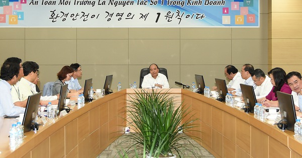 Thủ tướng l&#224;m việc với Samsung Th&#225;i Nguy&#234;n