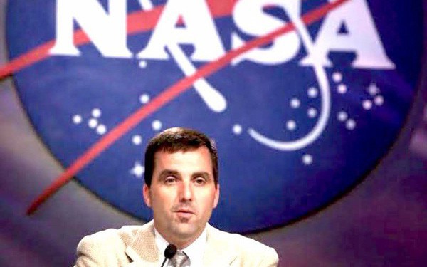 Cựu giám đốc điều phối bay NASA chia sẻ về cách để giữ được bình tĩnh khi gặp khủng hoảng