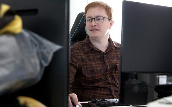 Chuyện chàng trai 23 tuổi sở hữu tổ chức nhiều đội tuyển eSports của riêng mình nhờ kêu gọi đầu tư từ các tỉ phú