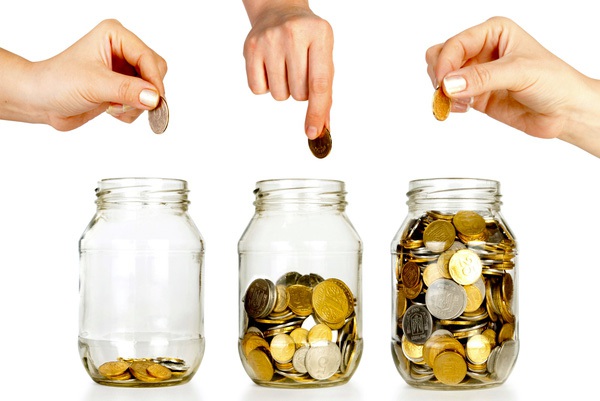 Mỗi giai đoạn của cuộc đời, bạn cần tiết kiệm tiền thế nào mới đủ để "tự do tài chính"?