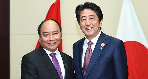 Thủ tướng Nhật Bản v&#224; Phu nh&#226;n thăm ch&#237;nh thức Việt Nam