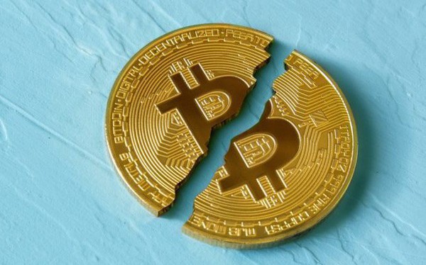 Bitcoin mất tiếp mốc 4.000 USD, bong b&#243;ng tiền số đang dần vỡ tan