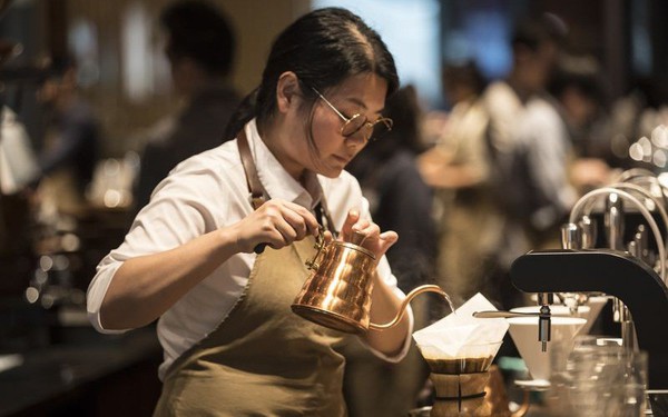 Chuỗi c&#224; ph&#234; tỷ đ&#244; đe dọa &#39;hạ gục&#39; Starbucks: Gi&#225; rẻ hơn 30%, cam kết giao h&#224;ng trong 30 ph&#250;t, chậm một gi&#226;y sẽ miễn ph&#237; lu&#244;n đồ uống cho kh&#225;ch