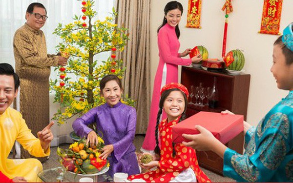 Tết Mậu Tuất 2018, chọn tuổi nào xông đất để cả năm tài lộc đến nhà?