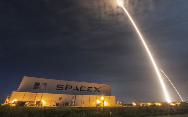 T&#234;n lửa SpaceX v&#244; t&#236;nh tạo ra một lỗ hổng khổng lồ đường k&#237;nh 900km tr&#234;n tầng điện ly của Tr&#225;i đất, l&#224;m sai lệch hệ thống GPS