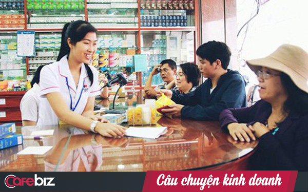 Trong khi TGDĐ "buông cờ" đối với chuỗi Phúc An Khang, FPT Retail lại đặt cược lớn vào Long Châu, kì vọng mảng dược sẽ đóng góp 40% doanh thu vào 4 năm tới