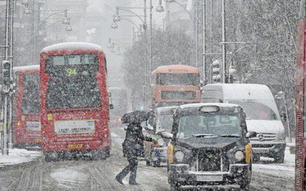 Kinh tế Anh thiệt hại 1,4 tỷ USD một ngày vì siêu bão tuyết