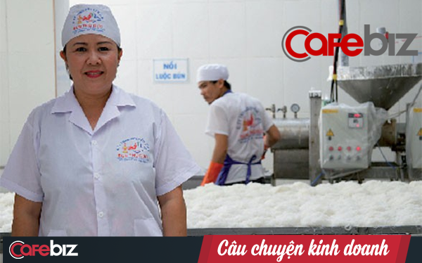 Từ cấy thu&#234; đến b&#225;n thịt heo, trải qua 3 lần sạt nghiệp, người phụ nữ đất Bắc x&#226;y dựng thương hiệu b&#250;n lớn nhất S&#224;i G&#242;n trị gi&#225; 100 tỷ đồng