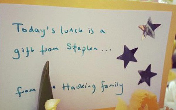 Bất ngờ và cảm động với món quà cuối cùng của nhà thiên tài vật lý Stephen Hawking