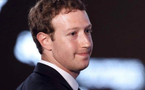 Chủ tịch của Microsoft khuy&#234;n Mark Zuckerberg: &quot;Anh kh&#244;ng c&#242;n l&#224; start-up nữa đ&#226;u!&quot;