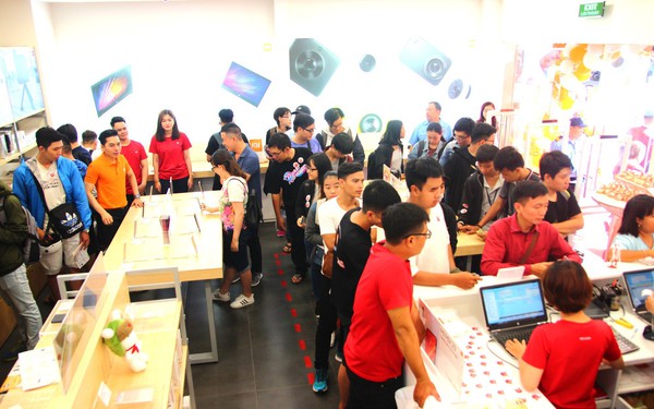 Digiworld mở cửa h&#224;ng Xiaomi thứ 8 tại Việt Nam