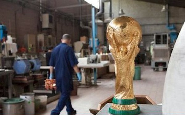 Cúp vàng của World Cup 2018 được tạo ra như thế nào?