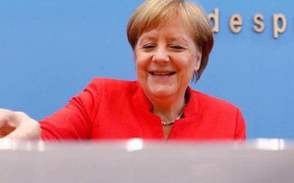 B&#224; Merkel: T&#244;i đ&#227; đ&#250;ng khi n&#243;i kh&#244;ng thể tr&#244;ng chờ v&#224;o Mỹ ​