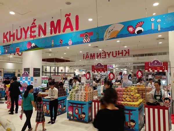 H&#232; m&#225;t mẻ, vui vẻ mua sắm c&#249;ng Topvalu Fair tại Aeon Việt Nam