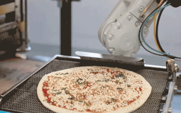 Đ&#226;y l&#224; l&#253; do v&#236; sao sản xuất pizza bằng robot c&#243; thể hạ gục những &#244;ng lớn như Domino&#39;s hay Pizza Hut