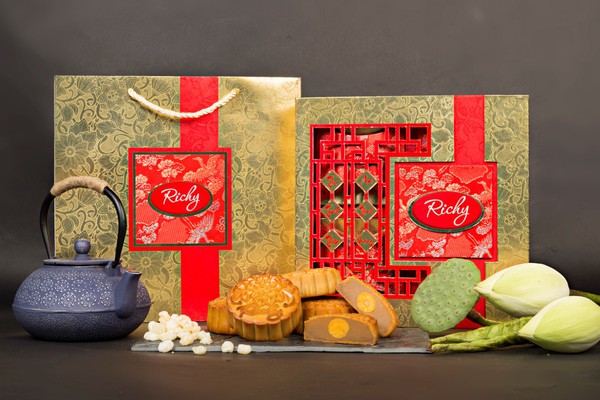 Tôi đi chọn mua bánh trung thu