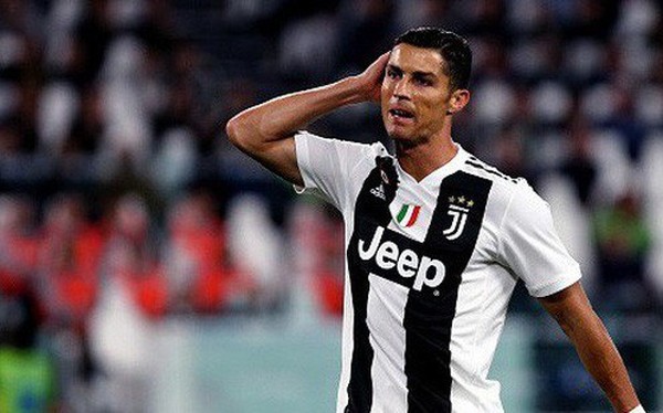 Ronaldo bị tố hiếp dâm, quỳ xuống xin lỗi và dùng tiền để thoát tội