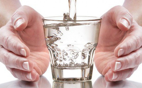 Uống nước sôi để nguội, đun đi đun lại gây ung thư? Đây là câu trả lời bạn cần biết sớm