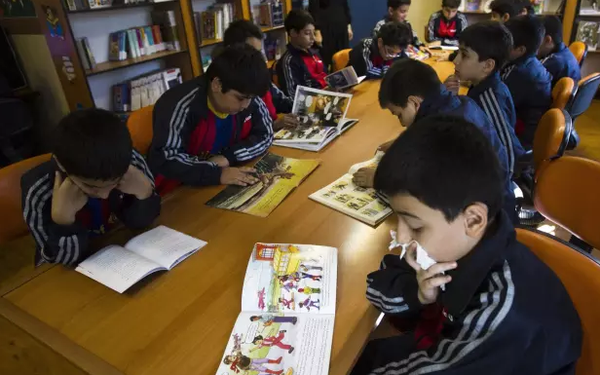 V&#236; sao ở Iran cấm dạy tiếng Anh tại trường học?