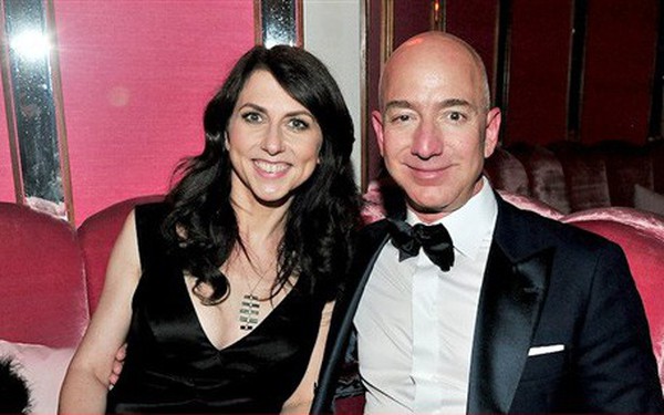 CEO Amazon tặng 33 triệu USD cho dân nhập cư để tôn vinh cha đẻ của mình