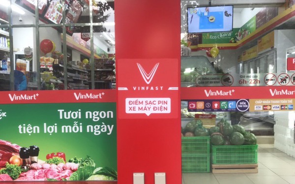 Trạm sạc xe điện VinFast Klara xuất hiện tại hệ thống Vinmart+, ho&#224;n to&#224;n miễn ph&#237;