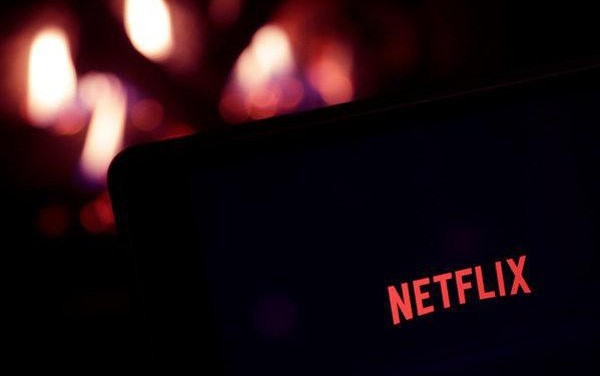 Netflix â &rgb(2, 4, 4);ng Vua má»i ná»i á» phá» Wall