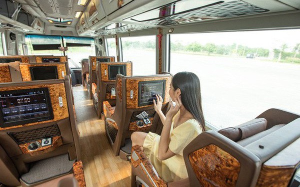 GrabBus chính thức được triển khai thử nghiệm ở Sài Gòn, bắt đầu cạnh tranh trực tiếp với xe buýt truyền thống