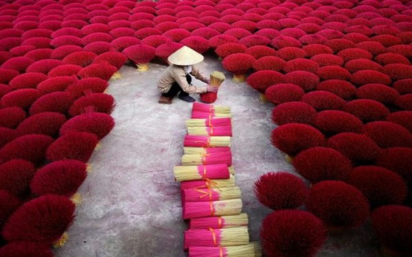 Làng nghề tăm hương Việt Nam “đẹp nao lòng” dưới ống kính nhiếp ảnh nước ngoài